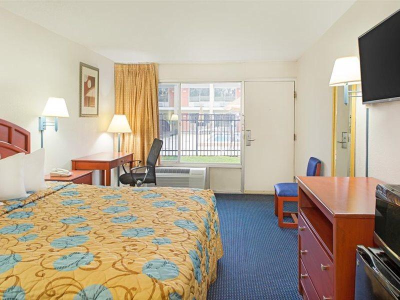 Days Inn By Wyndham Tallahassee-Government Center Zewnętrze zdjęcie