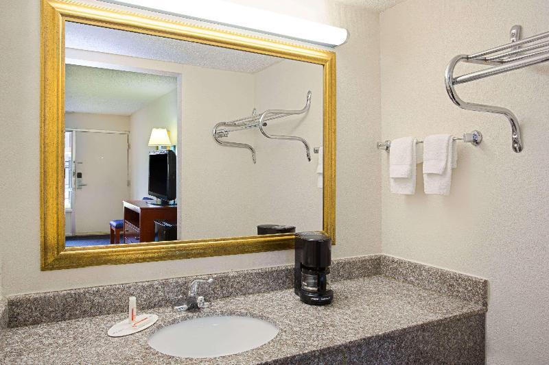 Days Inn By Wyndham Tallahassee-Government Center Zewnętrze zdjęcie