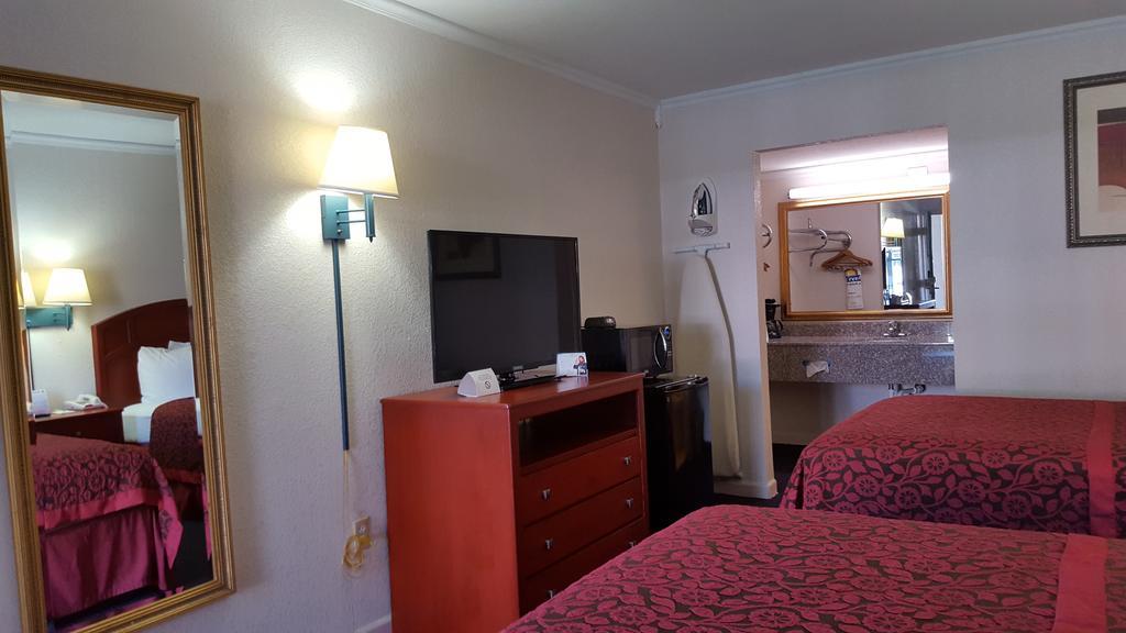 Days Inn By Wyndham Tallahassee-Government Center Zewnętrze zdjęcie