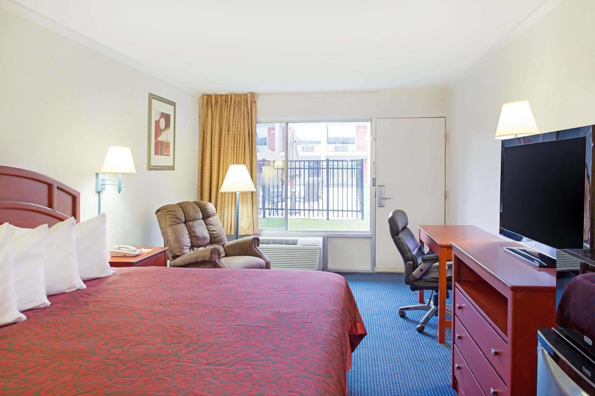 Days Inn By Wyndham Tallahassee-Government Center Zewnętrze zdjęcie
