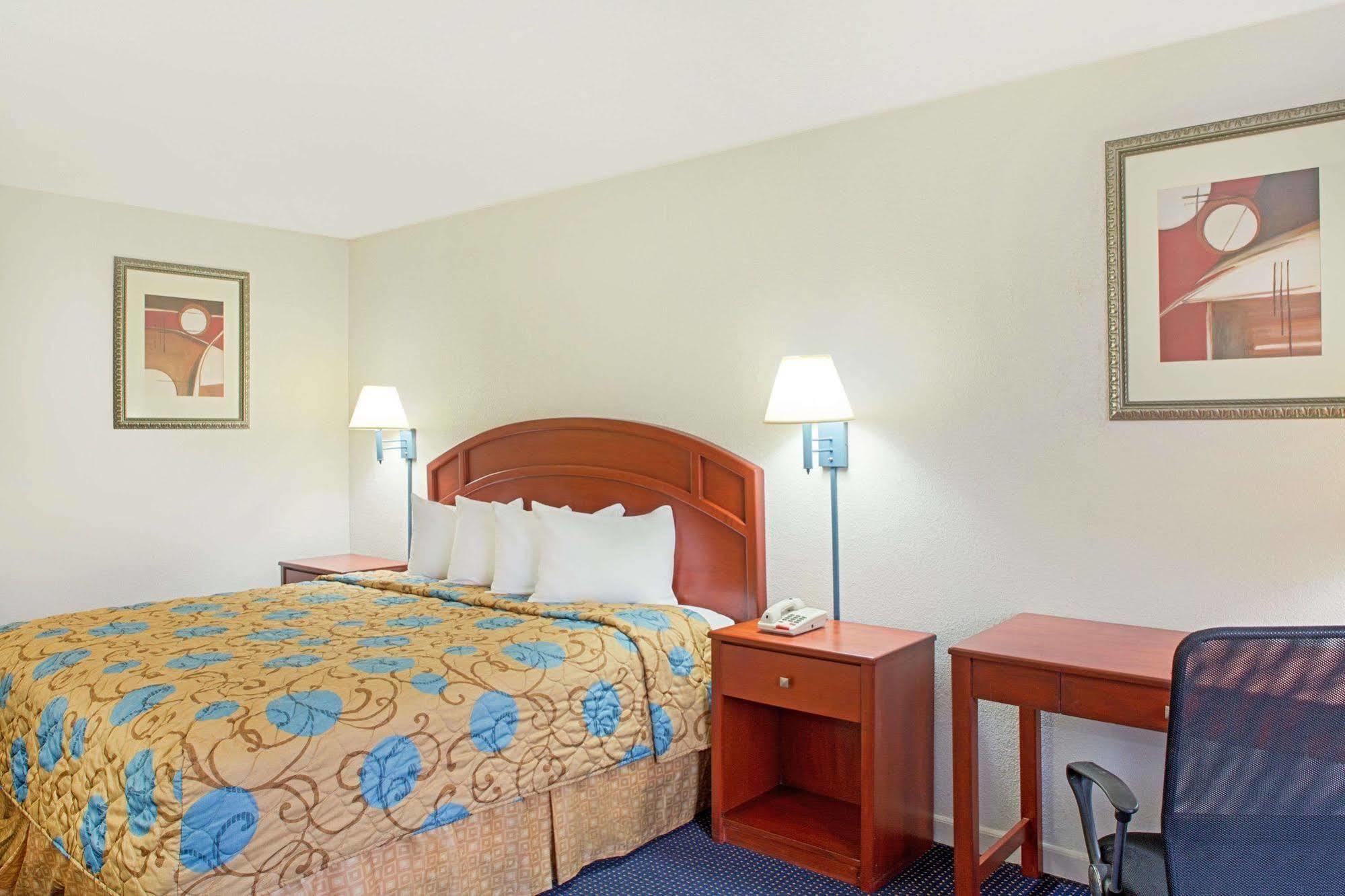 Days Inn By Wyndham Tallahassee-Government Center Zewnętrze zdjęcie