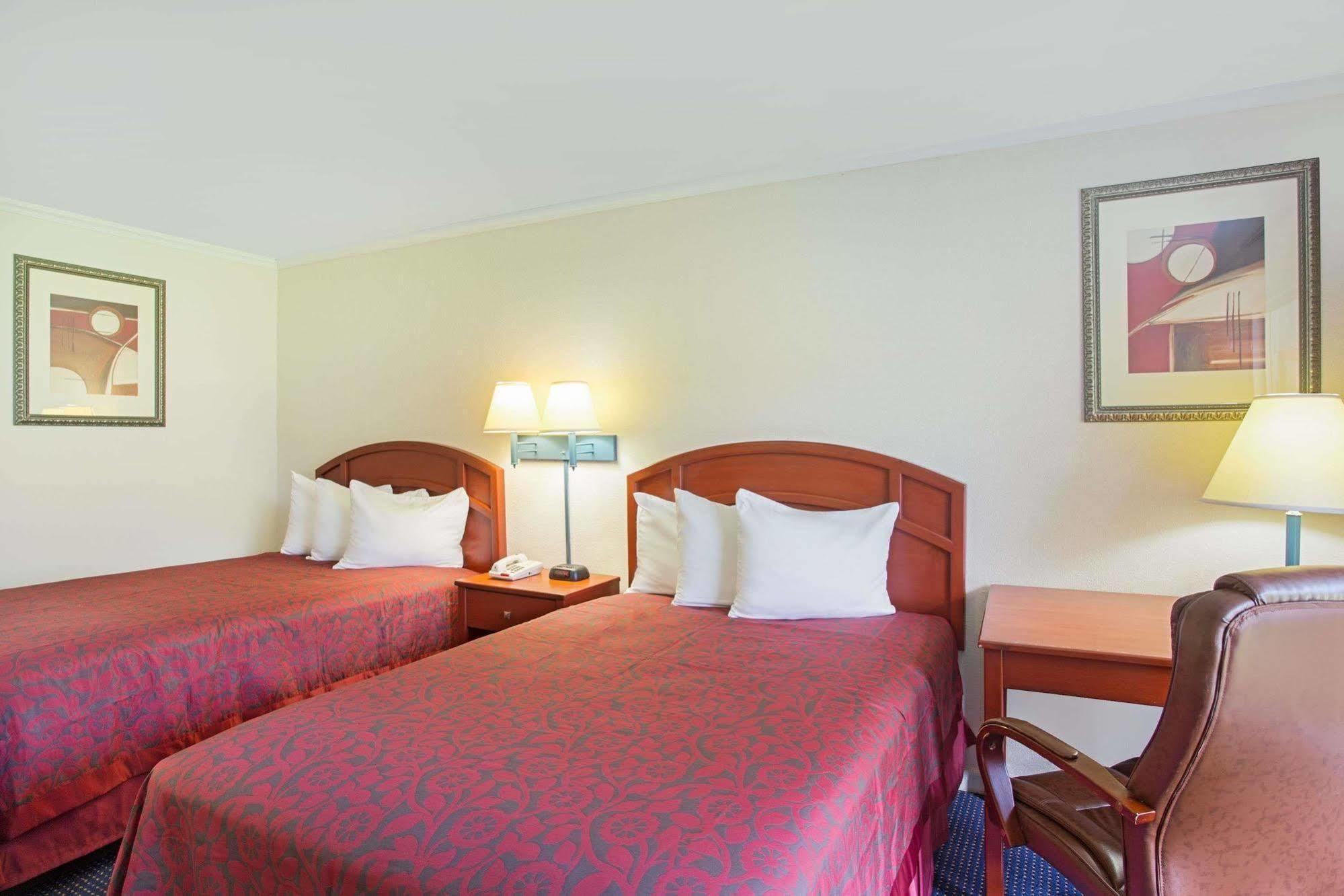 Days Inn By Wyndham Tallahassee-Government Center Zewnętrze zdjęcie