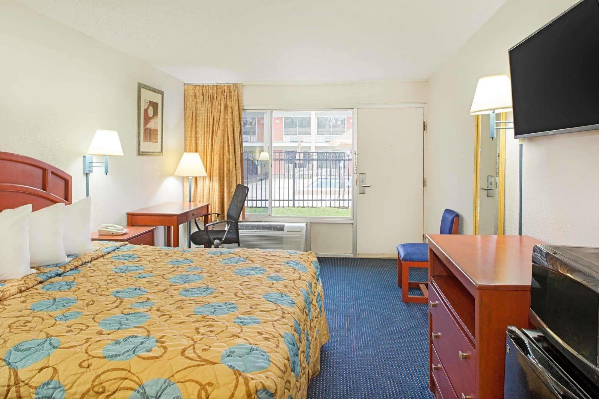 Days Inn By Wyndham Tallahassee-Government Center Zewnętrze zdjęcie